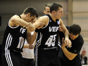 Bertānam operācija un seši mēneši bez basketbola