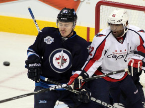 Īsziņa: Artūrs Kulda izskata iespējas turpināt karjeru KHL 2012-06-26_kulda_arturs_winnipeg_vs_wash_2011_11_17_nhl_com