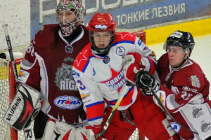 "Rīga" izcīna minimālu uzvaru pār "Sarkano Armiju"