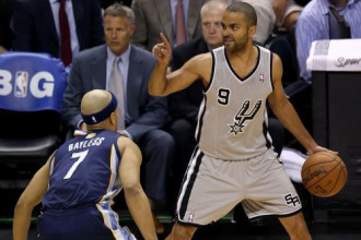 "Spurs" ar kluba tālmetienu rekordu sagrauj "Grizzlies" "Spurs" ar kluba tālmetienu rekordu sagrauj "Grizzlies"