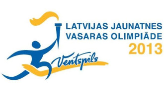 Latvijas jaunatnes olimpiādes izcilnieces - vingrotāja Zavacka un peldētāja Baikova