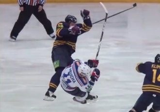 Video: KHL izslēgšanas spēļu labākie spēka paņēmieni Video: KHL izslēgšanas spēļu labākie spēka paņēmieni