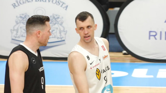 Video: VEF sper pirmo soli fināla virzienā