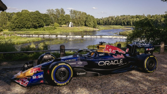 Latvijā mēneša laikā paviesosies divas leģendāras "Red Bull" formulas