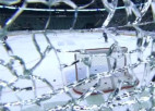 Video: SKA spēlētājs iesildīšanās laikā izsit stiklu