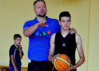 Uvis Helmanis Rīgā sāk bezmaksas basketbola treniņus jauniešiem