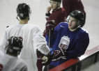 Latvijas un Austrijas hokeja izlases neaizvada rīta treniņu