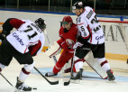 Video: Latvijas hokeja izlase ar 1:3 zaudē Baltkrievijai pirmajā mājas spēlē