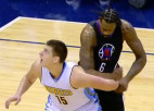 Video: NBA nedēļas jocīgākajos momentos arī cīņa ar roku
