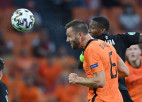 Video: Nīderlandes futbolisti Amsterdamā tiek galā ar austriešiem