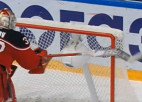 Video: KHL vārtsargs izlādē dusmas un salauž nūju