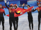 Ķīnai pirmās zelta medaļas Pekinā izcīna šorttrekisti jauktajā stafetē