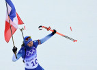 Brezā-Bušē izcīna Francijai pirmo olimpisko zeltu biatlona masu startā