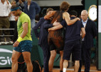 Zverevs traumē potīti un izstājas, Nadals finālā spēlēs pret norvēģi Rūdu