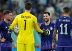 Argentīna uzvar grupā, Poliju glābj Ščensnijs un vārtu starpība