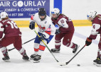 Latvijas U18 hokejistes pēdējās sekundēs izlaiž pārsvaru, tomēr pieveic mājinieces