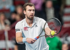 Gulbis, spītējot krampjiem, taibreikā izrauj Latvijai otro uzvaru