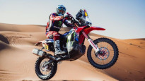 Dakaras rallijā motociklu klases līderus šķir viena sekunde