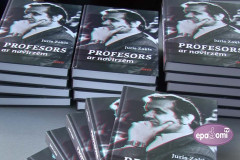 Video: Izdota profesora Jura Zaķa grāmata "Profesors ar novirzēm"