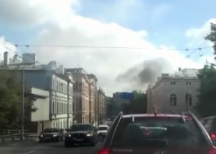 Video: Aktuāls video no ugunsgrēka Rīgas centrā