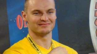 Jānis Amoliņš ceturto reizi kļūst par pasaules čempionu armrestlingā
