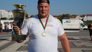 Martužans ar smagu traumu uzvar spēkavīru sacensībās Minskā