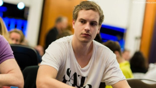 Viktors Bloms oktobrī online pokerā nopelnījis $1.8 miljonus
