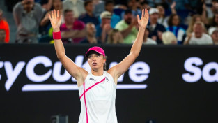Švjonteka triumfē Madridē, izcīnot WTA karjeras 20. titulu