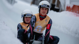 Latvijas divniekiem divas medaļas pasaules junioru čempionātā kamaniņu sportā