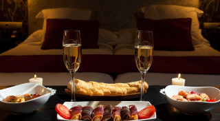 Ideālais vīna un uzkodu salikums