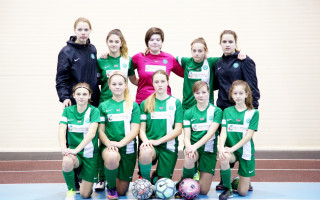 Foto: Rēzeknietes - pirmās medaļnieces Latvijas meiteņu telpu futbola čempionātā