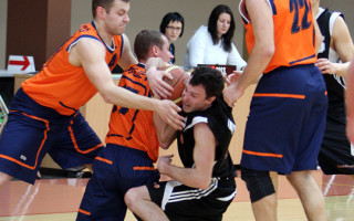 Foto: "Swedbank" basketbolisti uzveic "Aizkraukles banku"