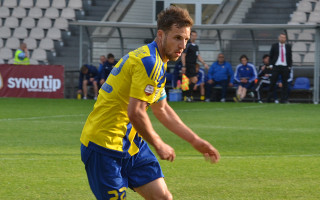 Video: Bijušais "Ventspils" aizsargs nopelna vienu no muļķīgākajiem noraidījumiem futbolā