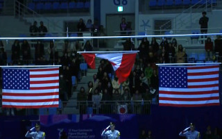 Video: Apbalvošanas ceremonijā notiek kļūme ar karogu
