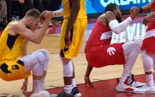 Video: NBA jocīgākajos momentos arī sinhronas darbības