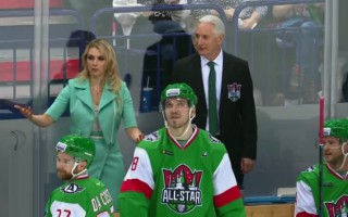 Video: Treneris Biļaļetdinovs nerealizē soda metienu KHL Zvaigžņu spēlē