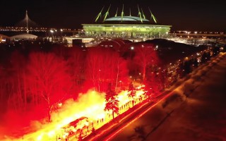 Video: "Zenit" autobuss iebrauc fanu sarīkotā pirotehnikas šovā