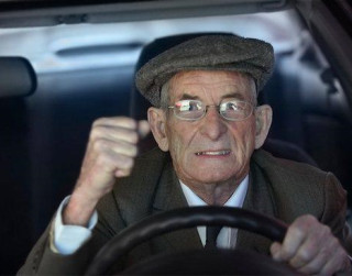 Ko par vīrieti stāsta automašīnas vadīšanas veids