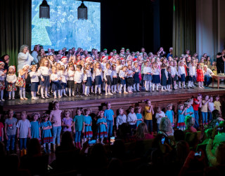 Notiks tradicionālie bērnu dziedāšanas svētki “Mīlestības diena Latvijai” – koncertuzvedums “Mūsu mīļvārdiņi”