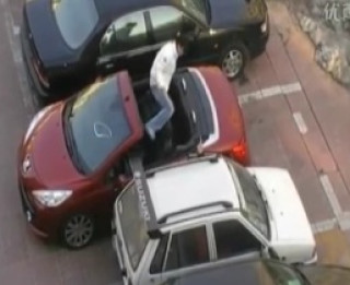Video: Daži jautri videopadomi, kā  noparkot automašīnu