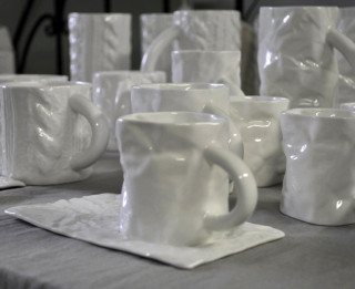 Video: Saburzītas krūzītes un citi brīnumi Piebalgas porcelāna fabrikā
