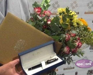 Video: Rīgas labākie skolotāji saņem "Zelta pildspalvas", skolēni - "Zelta stipendijas"