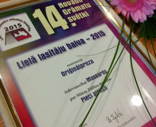 Lielo lasītāju balvu 2015 nominācijā oriģinālproza iegūst Māra Zālīte par romānu ”Pieci pirksti”