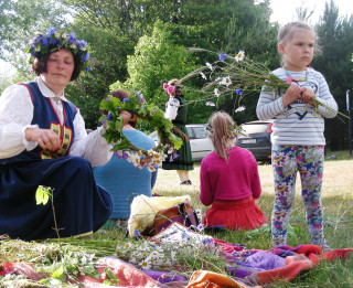 JĀŅU IELĪGOŠANA un VASARAS SAULGRIEŽI Brīvdabas muzeja lauku ekspozīcijās