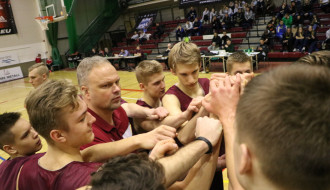 Foto: Baltijas jūras kausa izcīņā Latvijas U18 puiši pēdējā sekundē atzīst Zviedrijas pārākumu