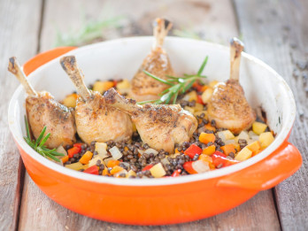 Vistas stilbiņi ar melno pupiņu un sakņu sautējumu