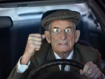 Ko par vīrieti stāsta automašīnas vadīšanas veids
