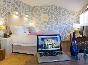 Nenes darbu guļamistabā jeb kā dators iespaido attiecības