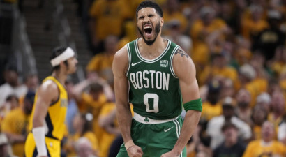 "Celtics" atspēlējas no -18 un nonāk vienas uzvaras attālumā no NBA fināla