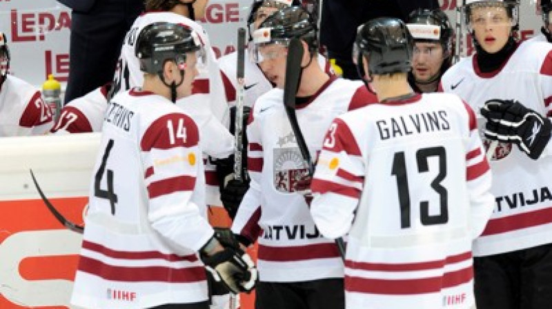 Latvijas izlases hokejisti. 
Foto: Romāns Kokšarovs, Sporta Avīze, f64